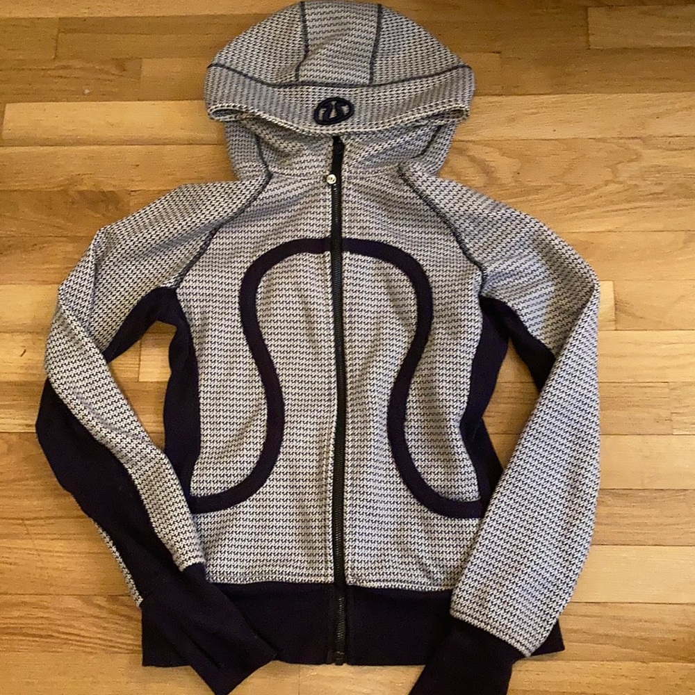 Lululemon sweatshirt